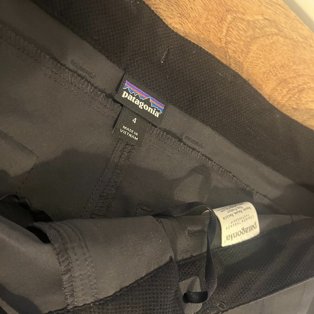Patagonia Happy Hike Women's Shorts, Black/Graphite, Size 4 - Picture 6 of 8